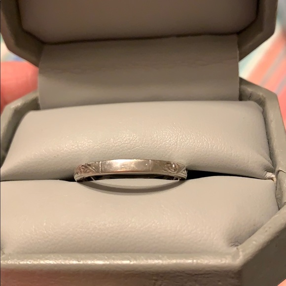 14k White Gold Filigree Ring. - Picture 6 of 8